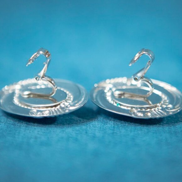 BEAUTIFUL VINTAGE Oval Polished Silver Tone Metal Clip On Earrings w Tur… - Picture 4 of 9